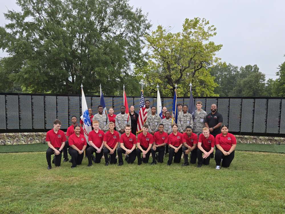 Visitors at the Wall Visitors at the Wall