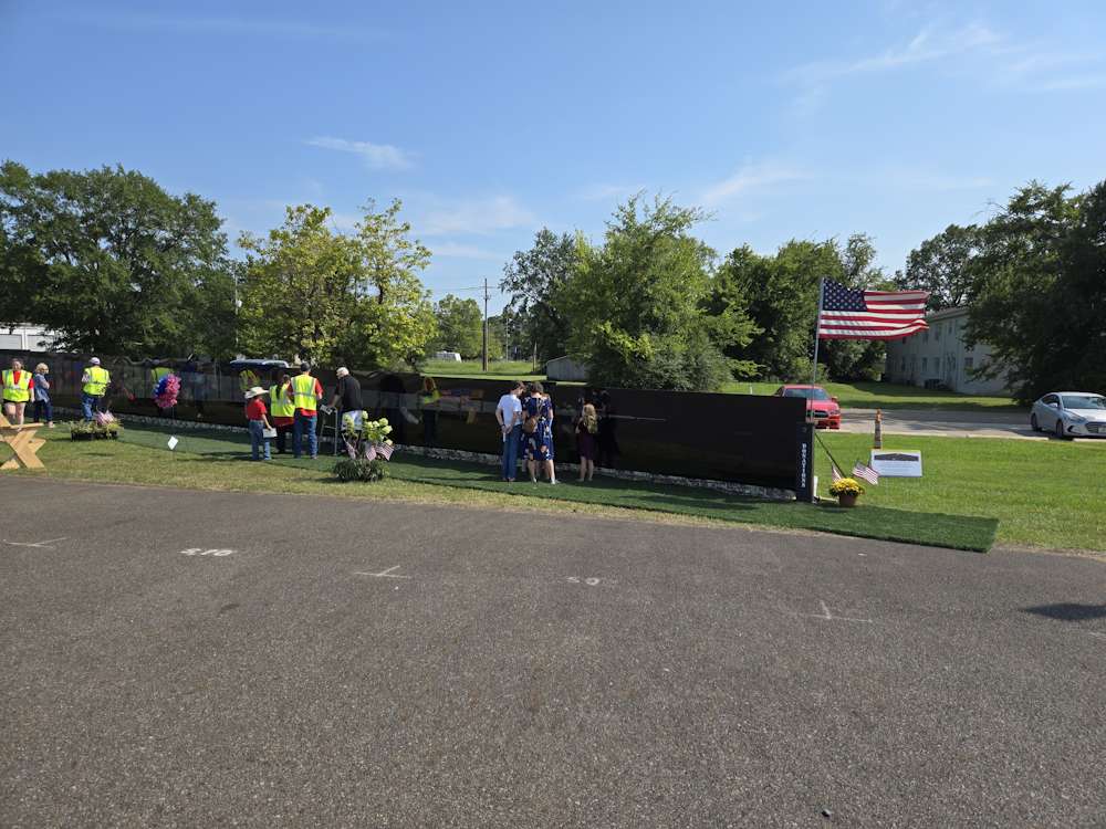 Visitors at the Wall Visitors at the Wall