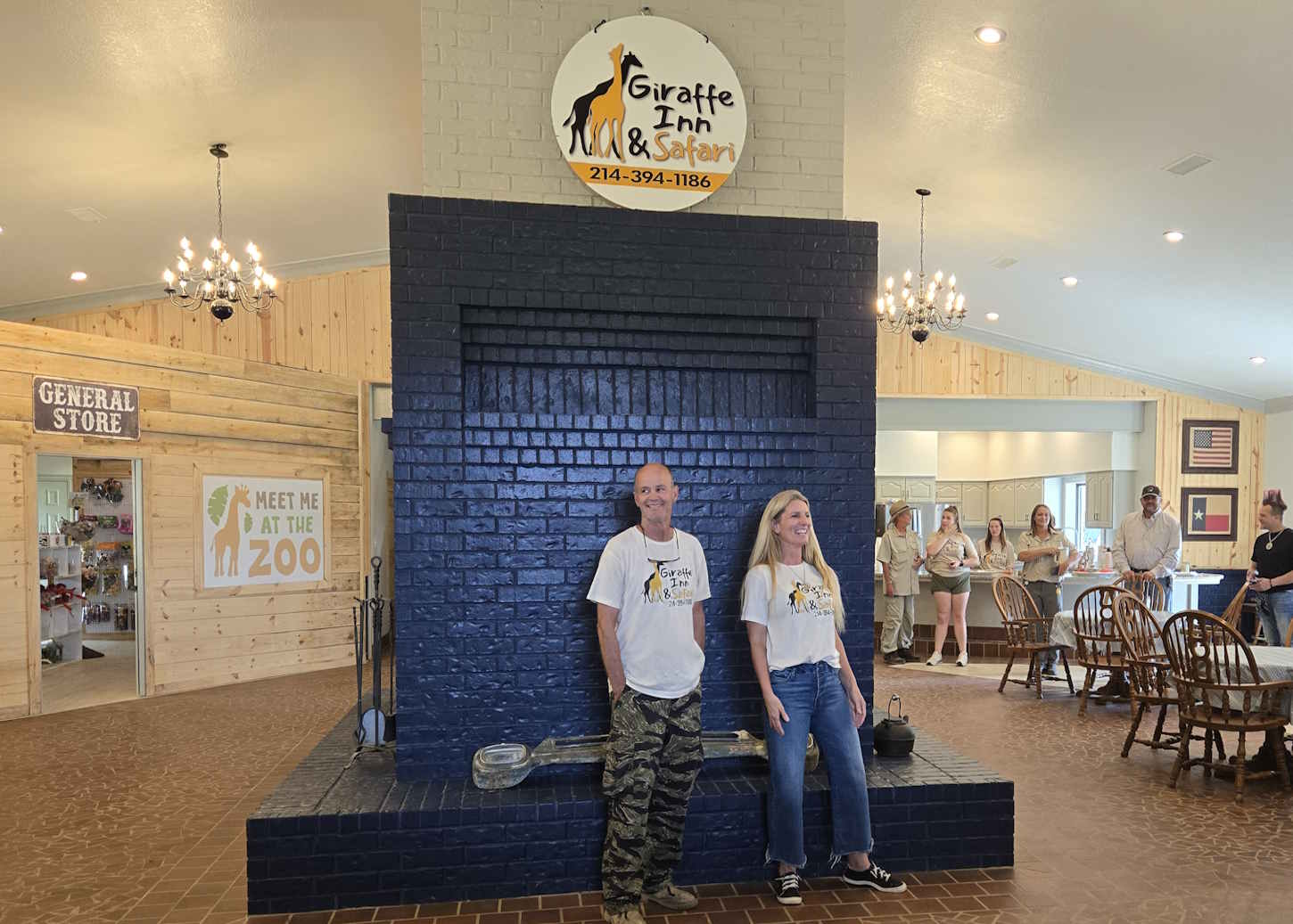 Giraffe Inn & Safari Owners