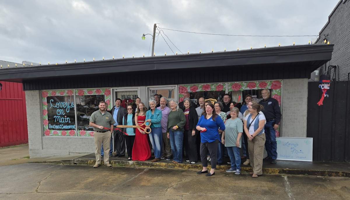 Lovey's on Main Ribbon Cutting