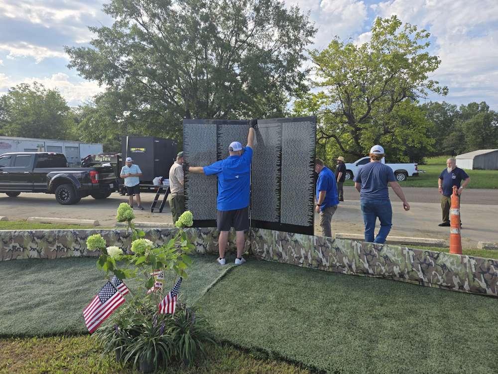 Setting Up the Wall Setting Up the Wall