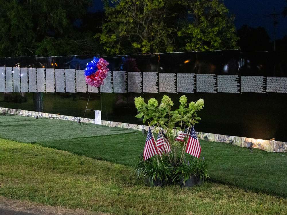 Visitors at the Wall Visitors at the Wall