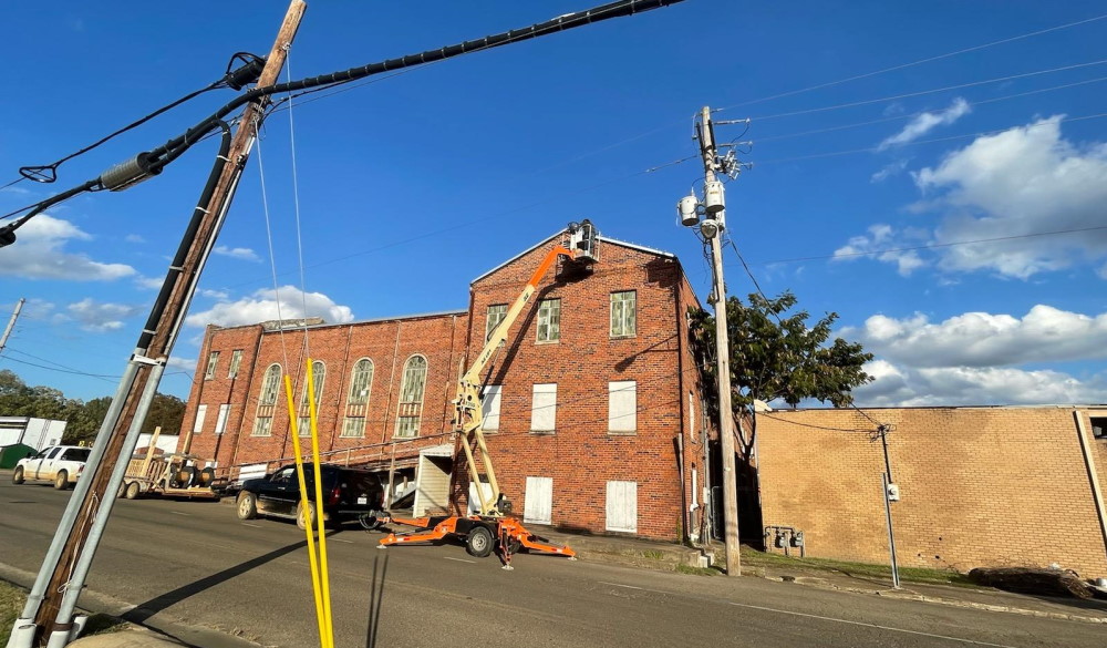 High reach crane to install Christmas Lights for 2021 High reach crane to install Christmas Lights for 2021