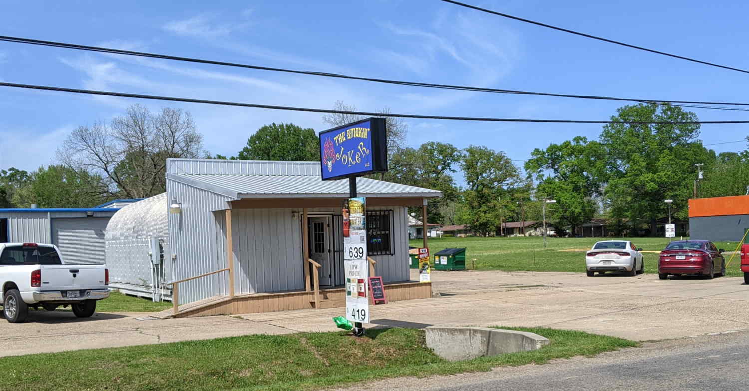 The Smokin Joker, 303 E Hoskins St, New Boston, TX