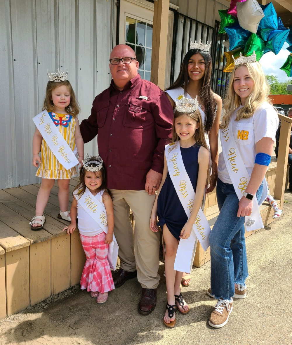 Great picture of our Chamber President, Tim Graham, and all the New Boston Queens at the Ribbon Cutting Ceremony of The Smokin Joker
