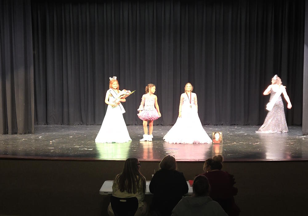 Winner Young Miss New Boston Winner Young Miss New Boston
